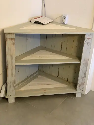 Eckkommode in Shabby-Chic Optik